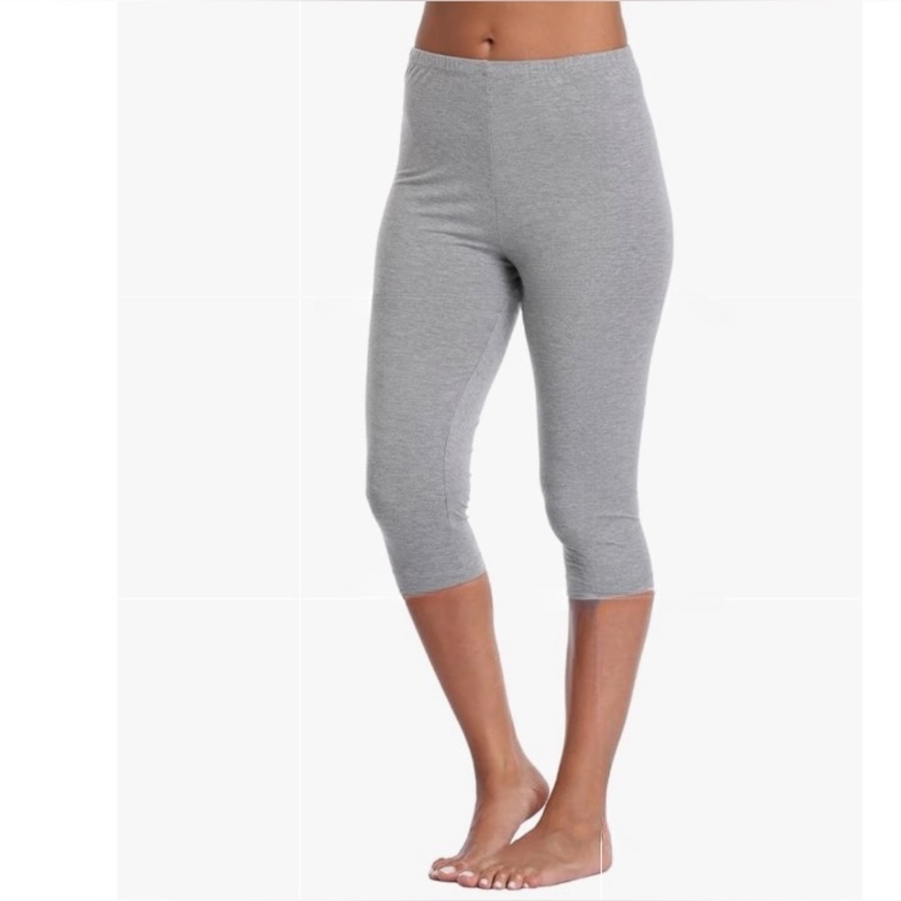 NWOT Forever 21  Gray Capri Leggings